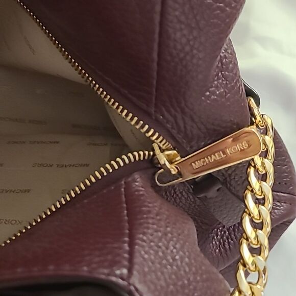 Michael Kors Plum Leather Shoulder Bag with Gold Accents - Picture 3 of 9